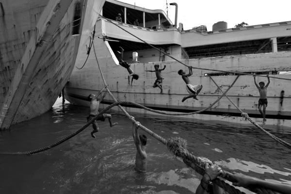 Photograph Pete Seaward  Jakarta Boat Boys on One Eyeland